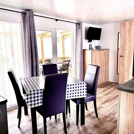 381 Emplacement Prestige A La Reserve 4* Lägenhet